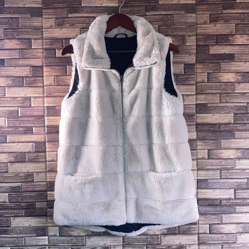 EUC Dylan Womens Fur Love Reversible Vest Size Medium